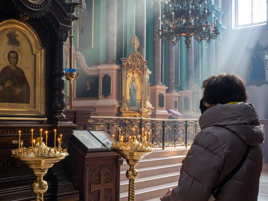 Woman attends a Russian Orthodox mass in Vilnius, Lithuania - Bas de Joode